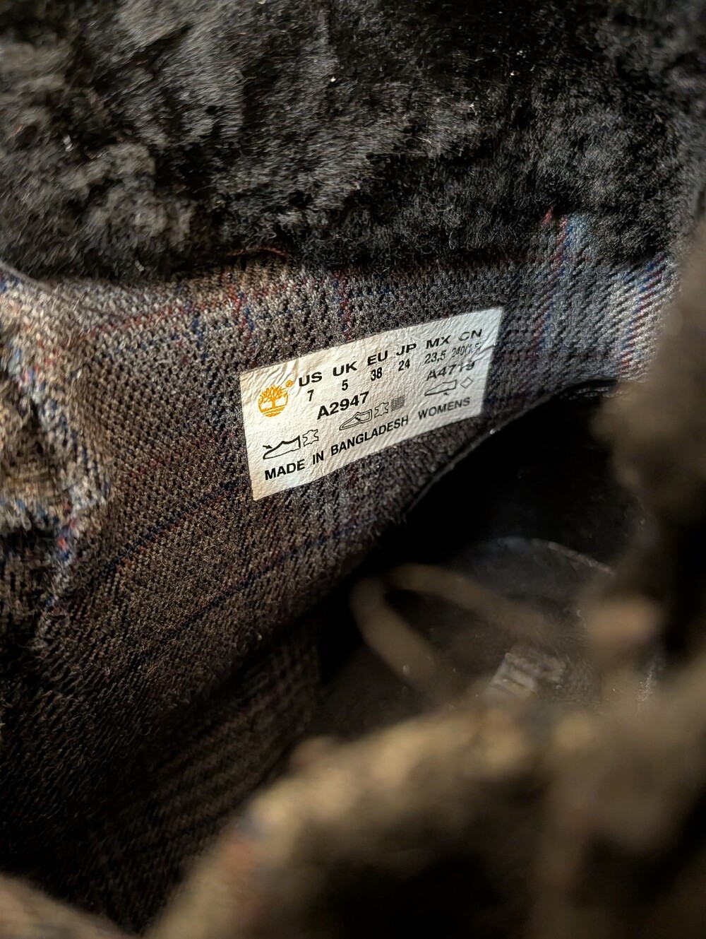 Timberland Black Fur-Cuff Lace-Up Winter Boots - Picture 7 of 7